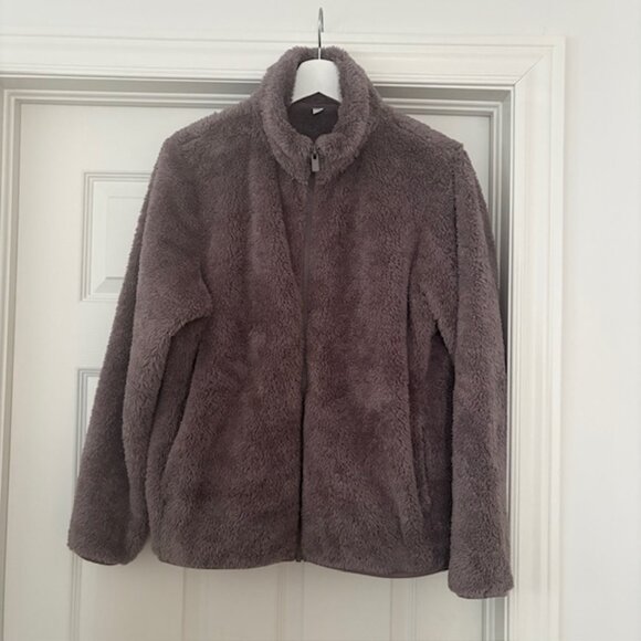 Uniqlo Jackets & Blazers - Cozy Uniqlo Fleece Jacket